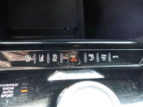 Used 2024 Jeep Wagoneer Series II w/ Flexible Seating Group image 33