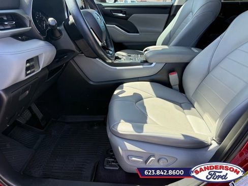 Used 2021 Toyota Highlander XLE AWD/4WD image 15