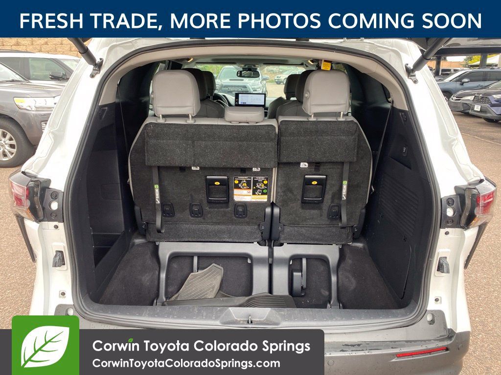 Used 2025 Toyota Sienna XLE w/ XLE Plus Package AWD/4WD image 12