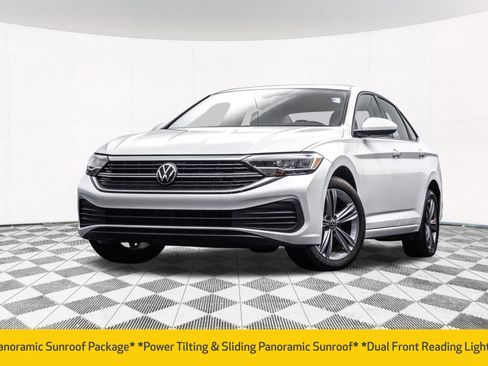 Used 2023 Volkswagen Jetta SE w/ Panoramic Sunroof Package FWD image 2