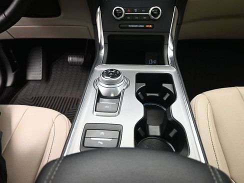 Used 2021 Ford Edge Titanium FWD image 13