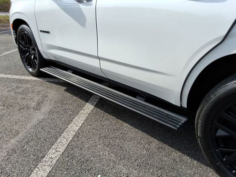 Used 2021 Chevrolet Tahoe High Country image 11