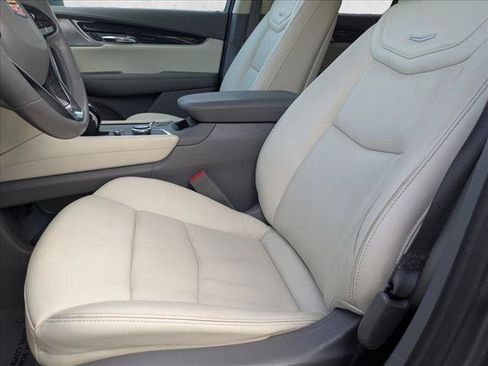 Used 2020 Cadillac XT6 Premium Luxury FWD image 16
