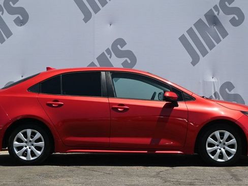 Used 2021 Toyota Corolla LE FWD image 4