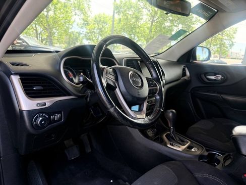Used 2016 Jeep Cherokee Latitude w/ Safety/Convenience Group FWD image 19