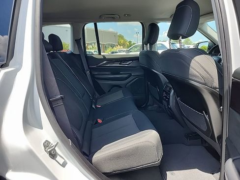 Certified 2023 Jeep Grand Cherokee Laredo image 15