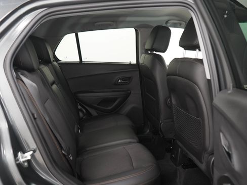 Used 2020 Chevrolet Trax LT w/ LT Convenience Package AWD/4WD image 12