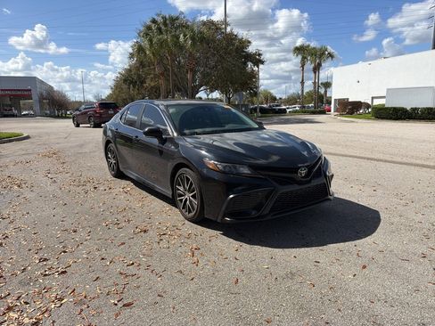 Used 2023 Toyota Camry SE image 7