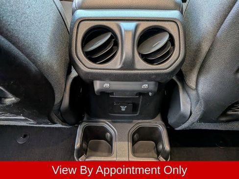 Used 2025 Jeep Wrangler Unlimited Rubicon w/ Convenience Group AWD/4WD image 24
