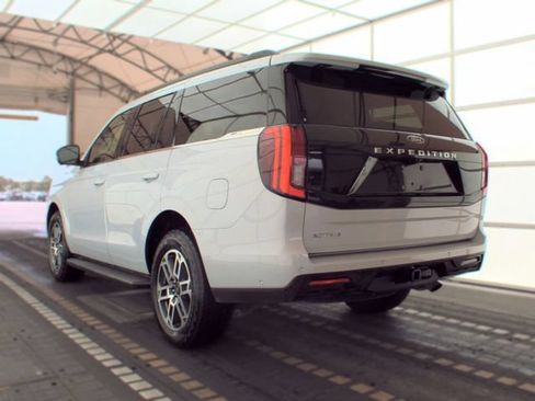 Used 2025 Ford Expedition Active AWD/4WD image 6