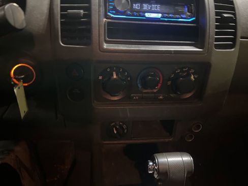 Used 2007 Nissan Frontier SE w/ SE Value Truck Pkg image 9