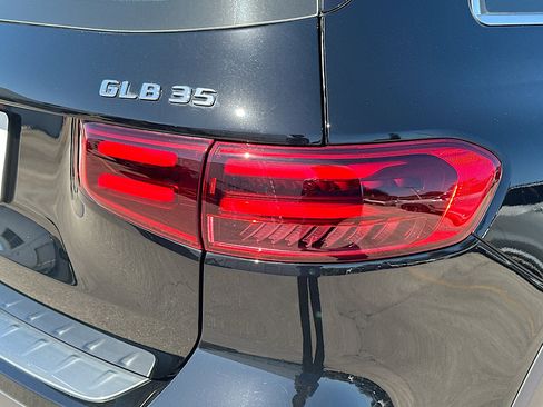 Used 2025 Mercedes-Benz GLB 35 AMG 4MATIC image 28