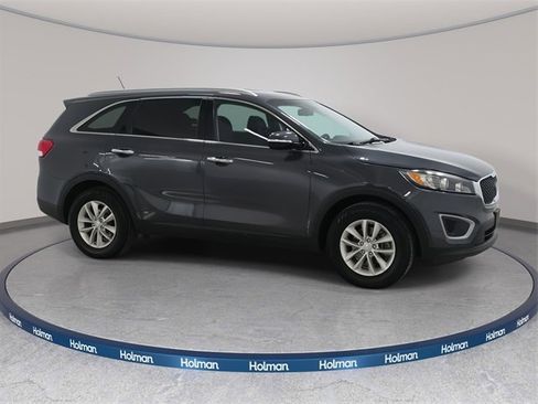 Used 2017 Kia Sorento LX image 5