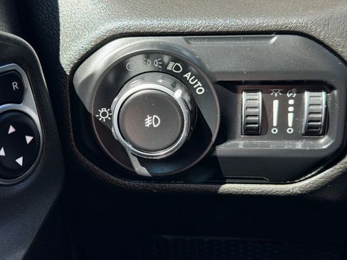 Used 2020 Jeep Wrangler Unlimited Sahara AWD/4WD image 12