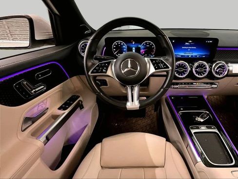 Used 2024 Mercedes-Benz GLB 250 4MATIC image 5