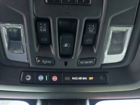 Used 2022 Chevrolet Silverado 1500 High Country w/ Technology Package AWD/4WD image 29