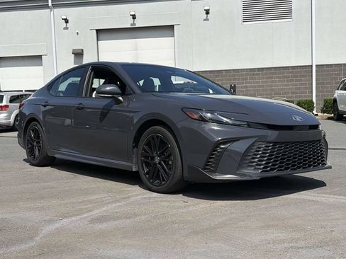 Used 2025 Toyota Camry SE FWD image 15