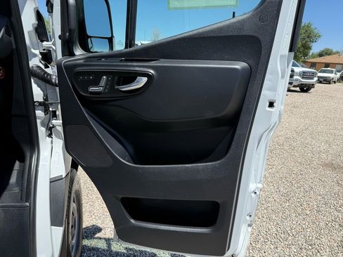 Used 2019 Mercedes-Benz Sprinter 2500 image 13