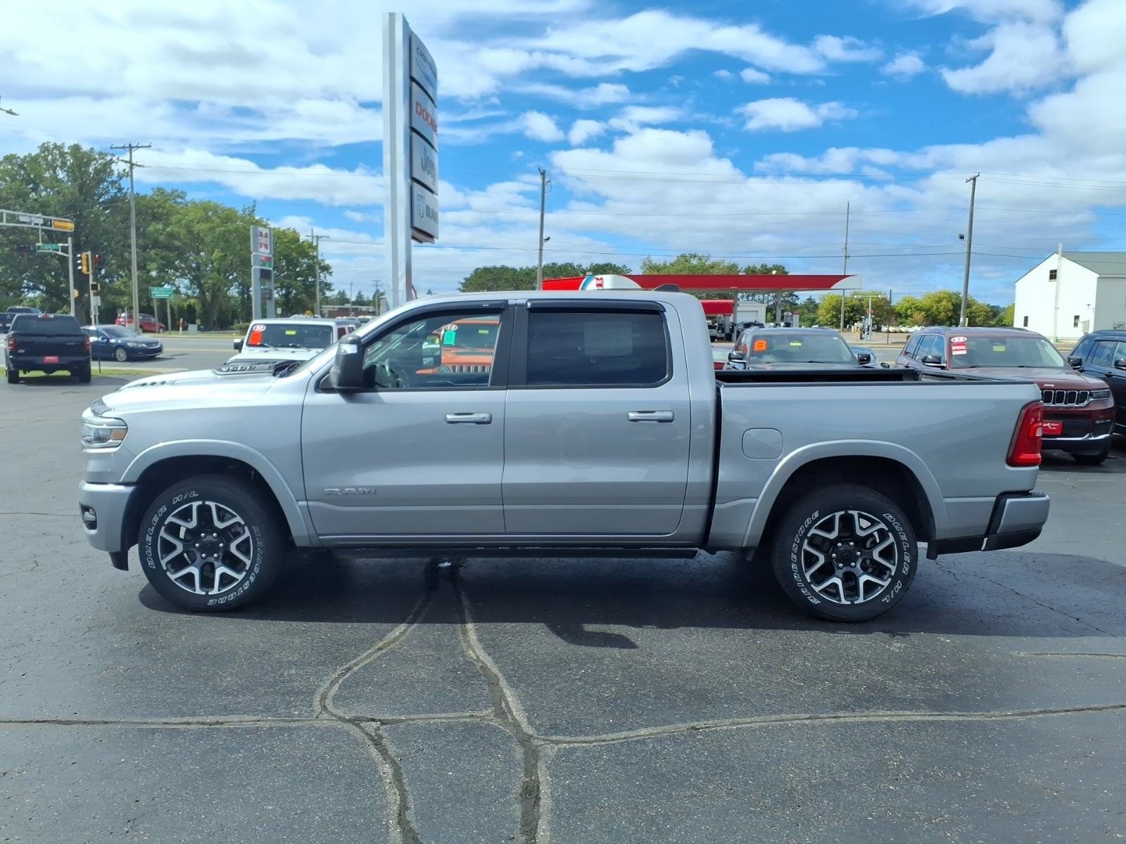 Used 2025 RAM 1500 Laramie w/ Advanced Safety Group II AWD/4WD image 7