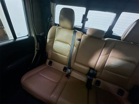 Used 2020 Jeep Gladiator Overland image 12