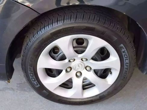 Used 2010 MAZDA MAZDA3 i Sport image 25