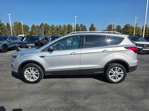Certified 2019 Ford Escape SE image 2