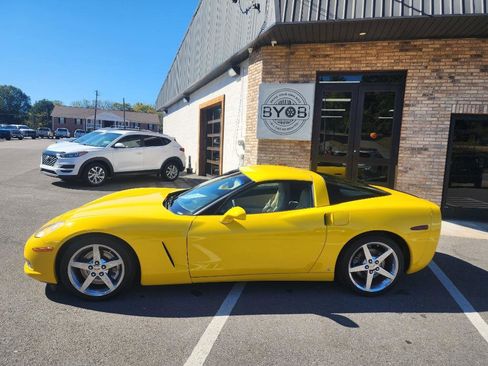 Used 2007 Chevrolet Corvette Coupe w/ Preferred Equipment Group image 2