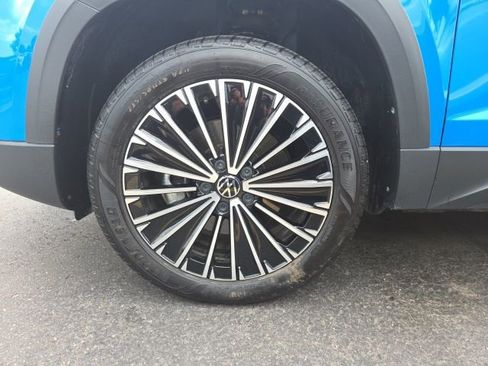 Used 2025 Volkswagen Taos SE image 25