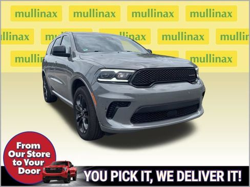Used 2023 Dodge Durango SXT Launch Edition w/ SXT Blacktop Group AWD/4WD image 2