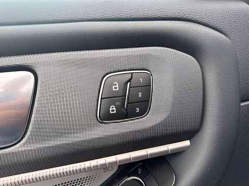 Used 2025 Ford Explorer ST image 11