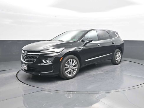 Used 2023 Buick Enclave Essence w/ Experience Buick Package FWD image 4