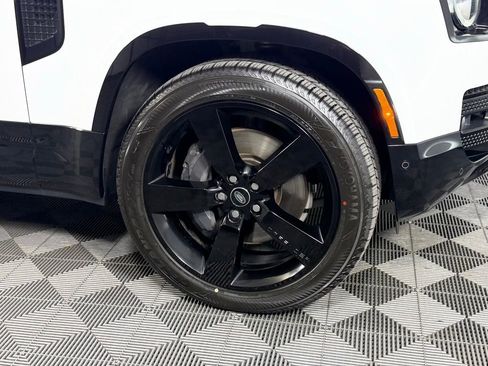 Used 2024 Land Rover Defender 130 X-Dynamic SE AWD/4WD image 12