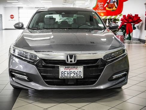 Used 2018 Honda Accord Touring image 4