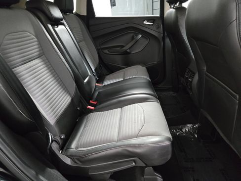 Used 2017 Ford Escape SE w/ Equipment Group 201A FWD image 17