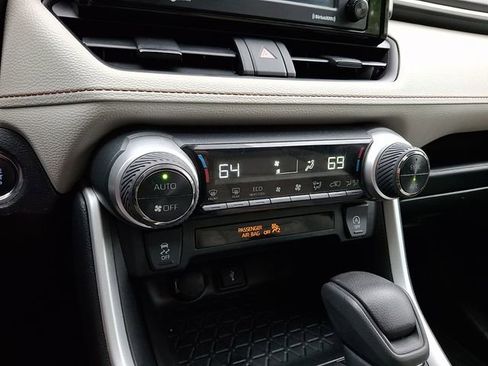 Used 2022 Toyota RAV4 XLE w/ Convenience Package AWD/4WD image 16
