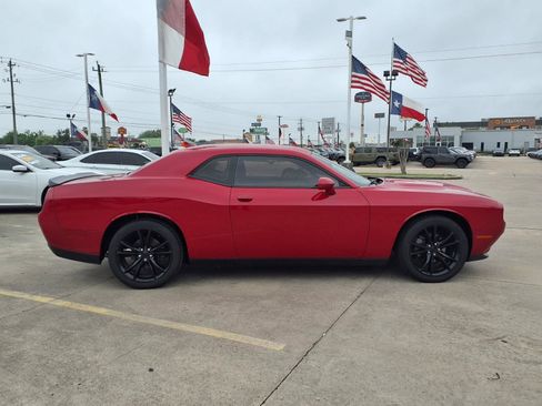 Used 2016 Dodge Challenger SXT w/ Blacktop Package RWD image 4