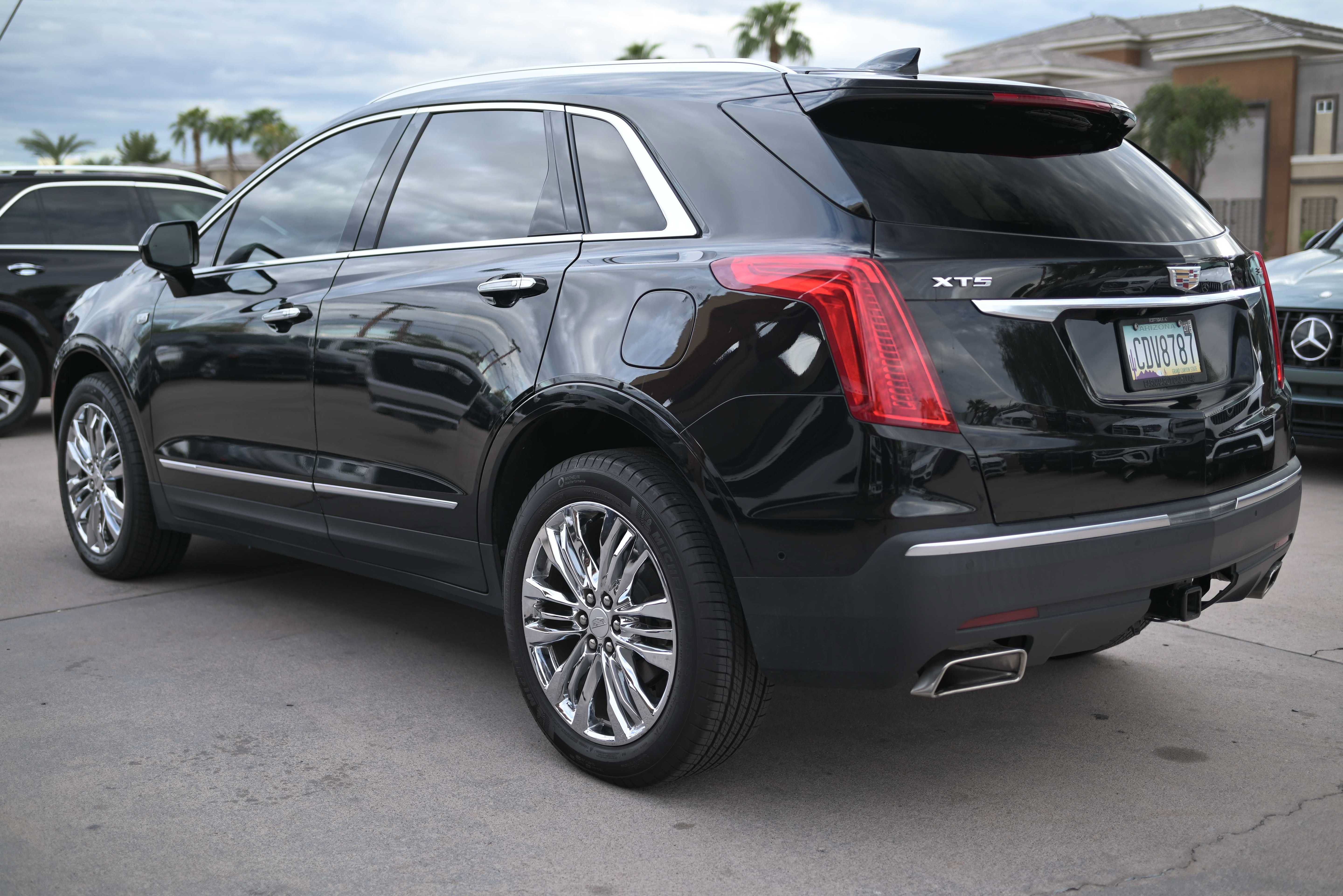 Used 2018 Cadillac XT5 Premium Luxury w/ Driver Assist Package FWD image 8