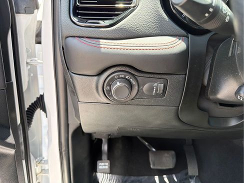 Used 2024 Dodge Durango GT RWD image 15