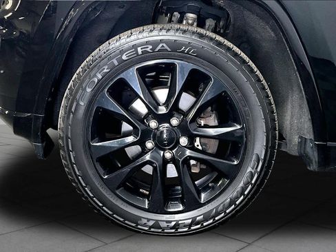 Used 2018 Jeep Grand Cherokee Altitude AWD/4WD image 10