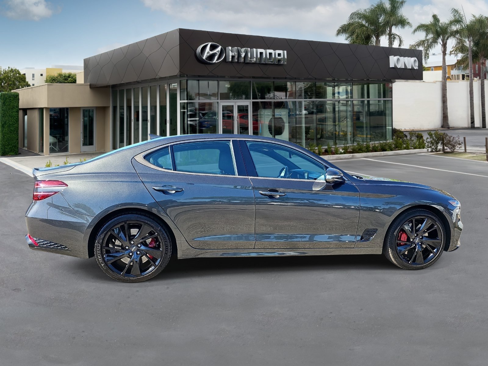 Used 2023 Genesis G70 3.3T w/ Sport Prestige Package RWD image 2