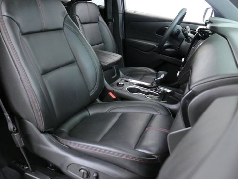 Used 2023 Chevrolet Traverse RS image 30