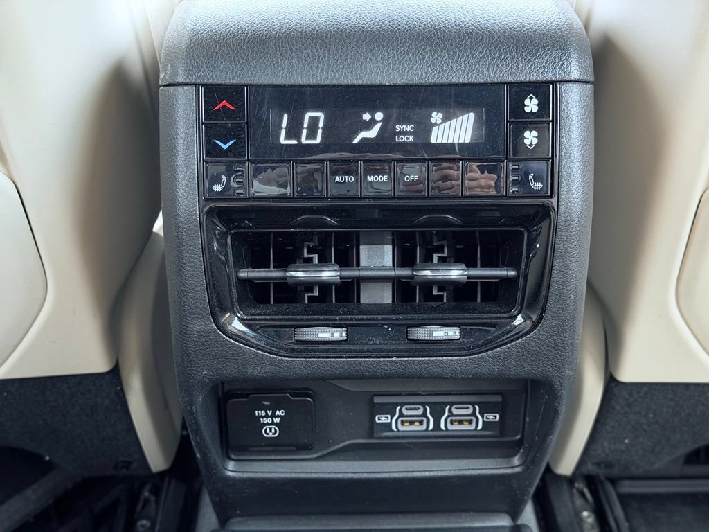Used 2023 Jeep Grand Cherokee L Limited AWD/4WD image 28