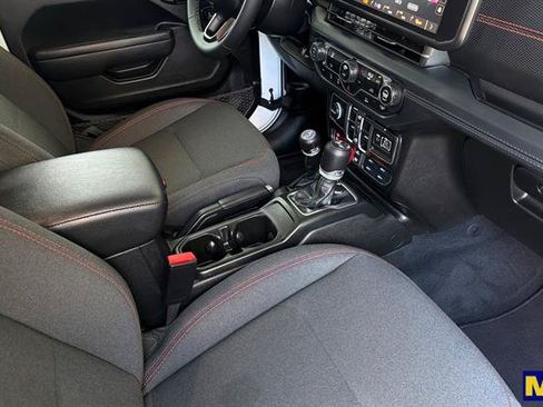 Used 2026 Jeep Wrangler Unlimited Rubicon AWD/4WD image 19