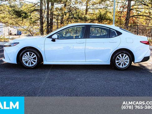 Used 2025 Toyota Camry LE image 7