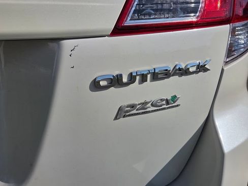 Used 2014 Subaru Outback 2.5i Limited w/ Moonroof Package AWD/4WD image 10