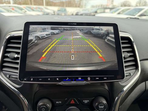 Used 2018 Jeep Grand Cherokee Altitude image 28