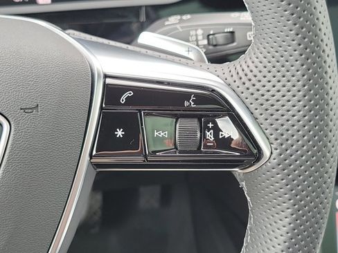 Used 2022 Audi e-tron S Prestige image 25