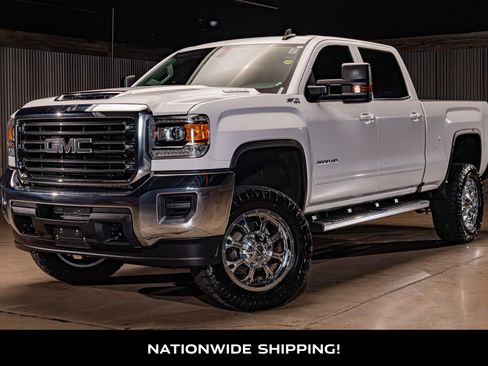 Used 2018 GMC Sierra 2500 SLE w/ Suspension Package, Off-Road AWD/4WD image 4