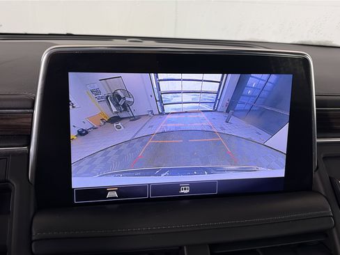 Used 2021 Chevrolet Tahoe Z71 w/ Rear Media and Nav Package image 27