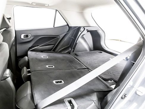 Used 2023 Hyundai Venue SEL FWD image 37